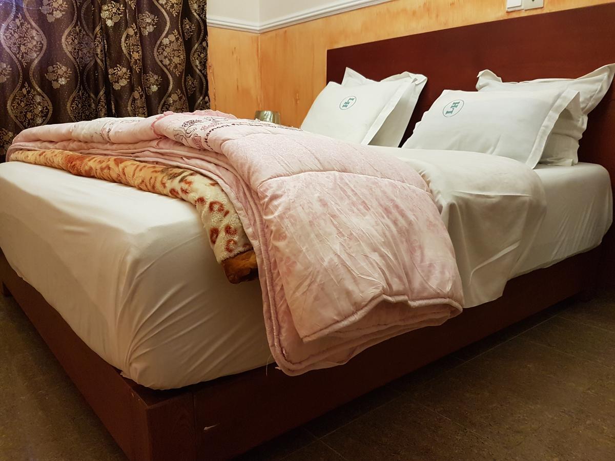 Liza Hotel Yaoundé Buitenkant foto