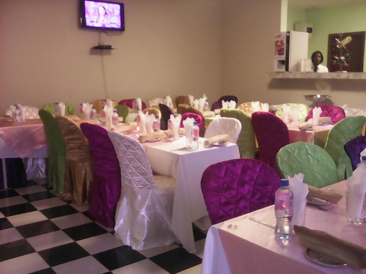 Liza Hotel Yaoundé Buitenkant foto