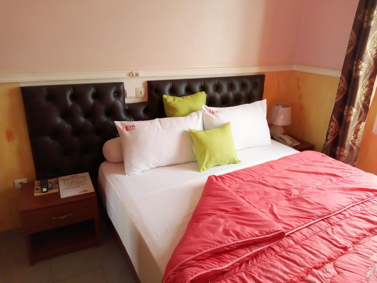 Liza Hotel Yaoundé Buitenkant foto