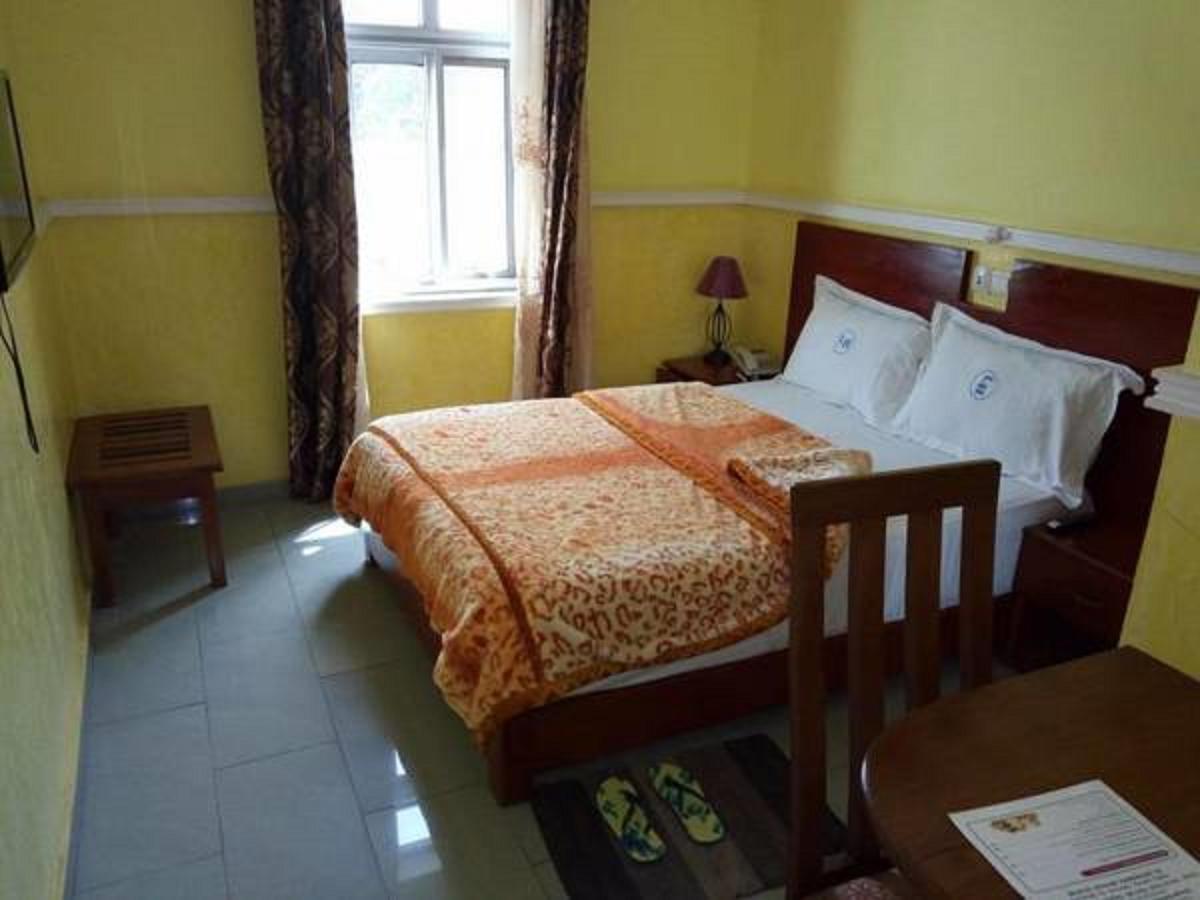 Liza Hotel Yaoundé Buitenkant foto