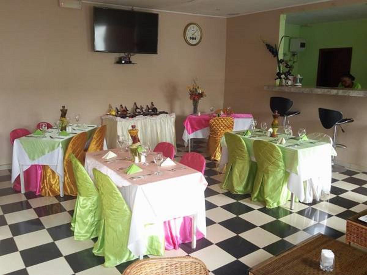 Liza Hotel Yaoundé Buitenkant foto