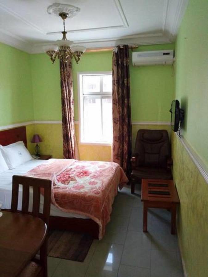 Liza Hotel Yaoundé Buitenkant foto