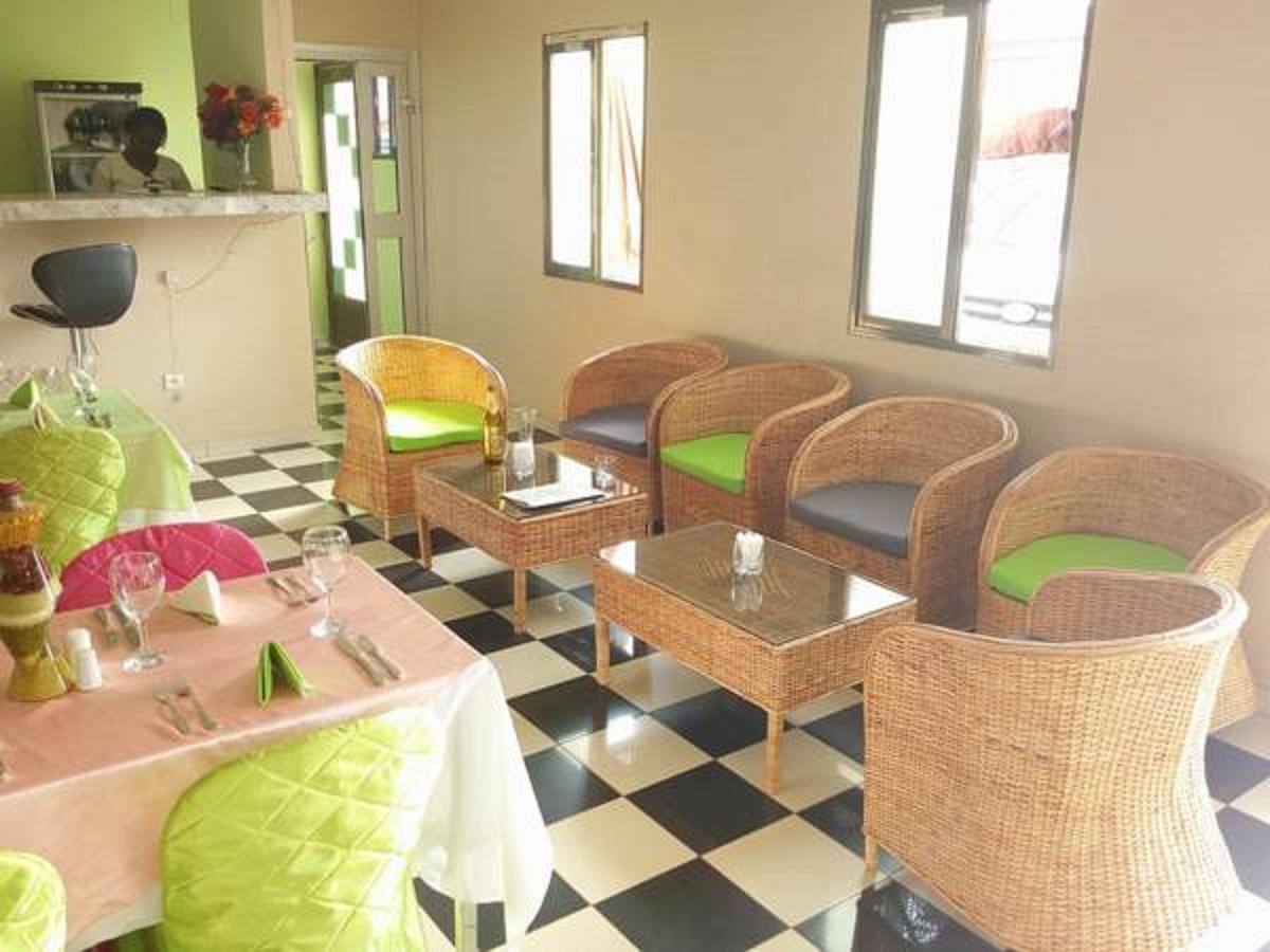 Liza Hotel Yaoundé Buitenkant foto