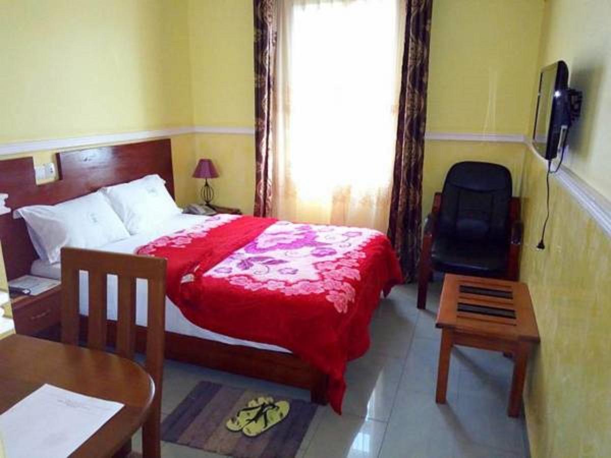 Liza Hotel Yaoundé Buitenkant foto